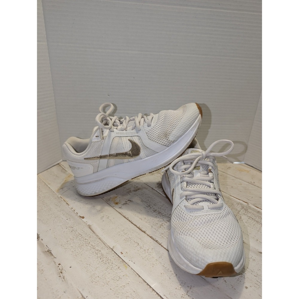 Nike Run Swift 2 Platinum Metallic Gold Women's Shoe Size 9 CU3528-010